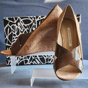 DVF Diane von Furstenburg "Tafari" Brown Khaki Patent/Cork Wedge Sandals. SZ 9.5